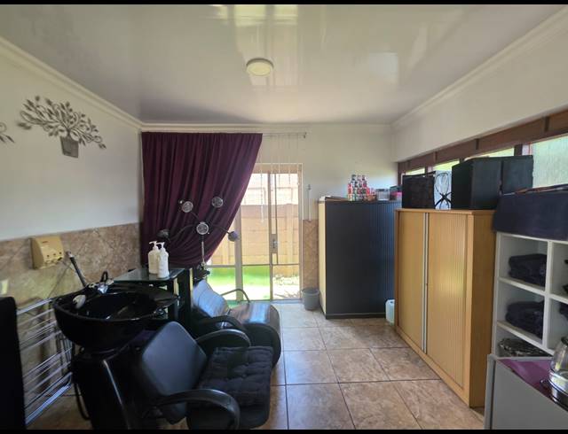 3 BEDROOM HOUSE FOR SALE IN VANDERBIJLPARK SE 2